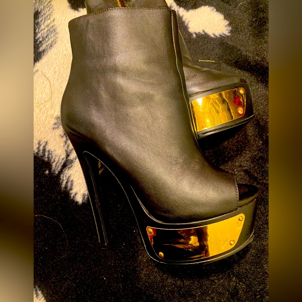 Gently used Steve Madden Booties